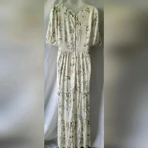 SIZE Medium Saltwater Luxe Miki Chiffon Whimsical Floral Short Sleeve Maxi Dress - Picture 10 of 14